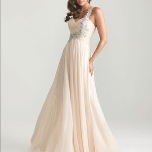 Night Moves Formal Gown/Dress